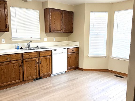 3rd image of 4221 N Esten Pl