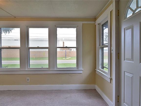 3rd image of 5985 Mahoning Ave NW