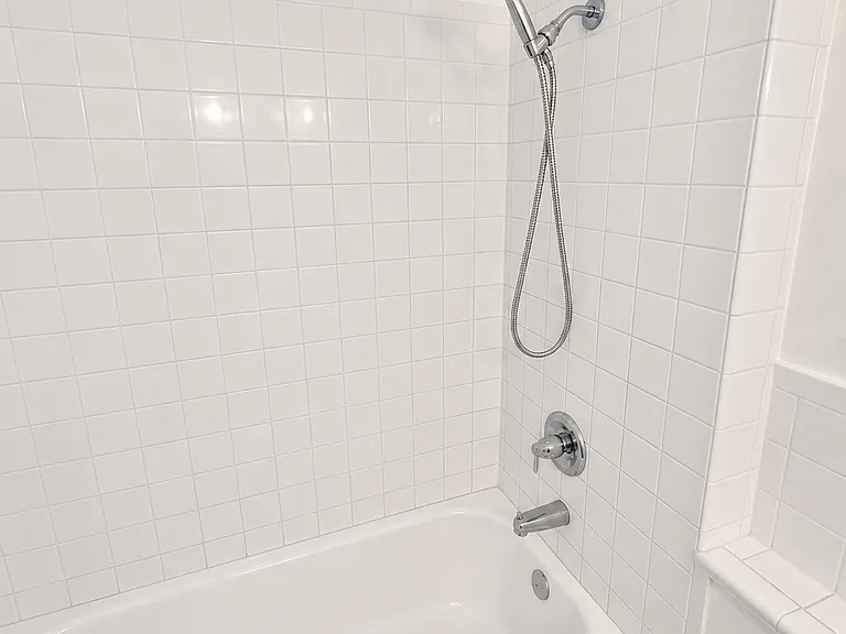 906 Haight St — Photo 23