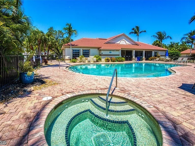 11001 Sea Tropic Ln — Photo 22