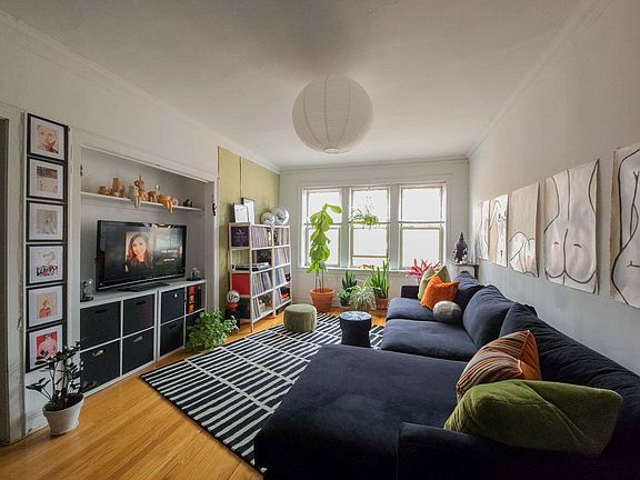 5th image of 4500 N Greenview Ave #3