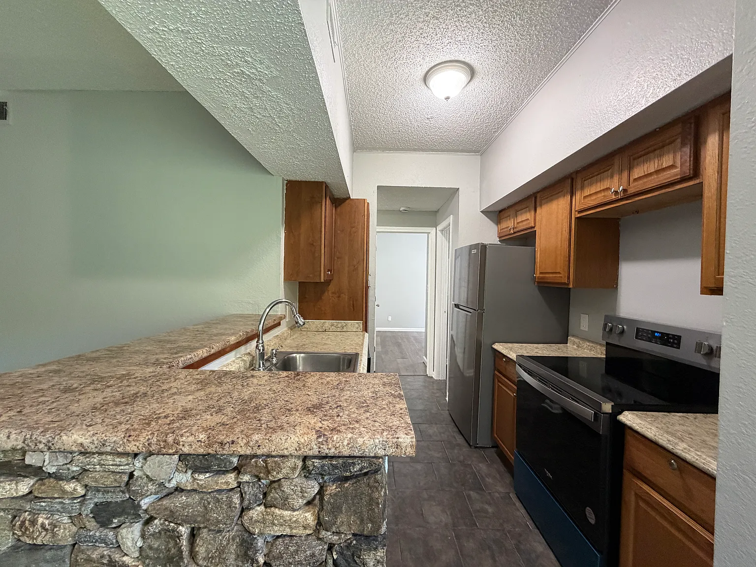 2 bed, $1,600 — Photo 2
