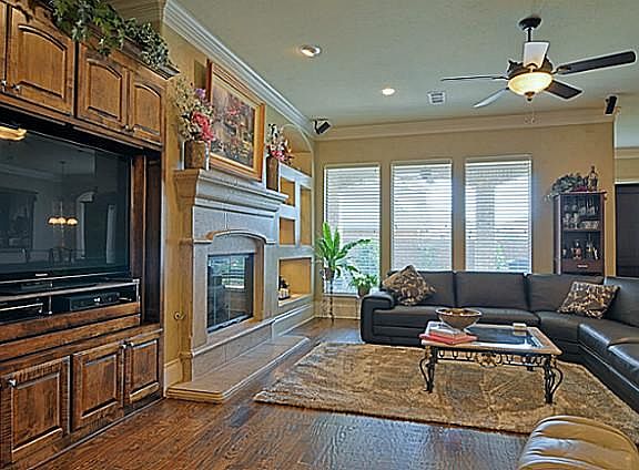 3rd image of 6932 Medallion Dr