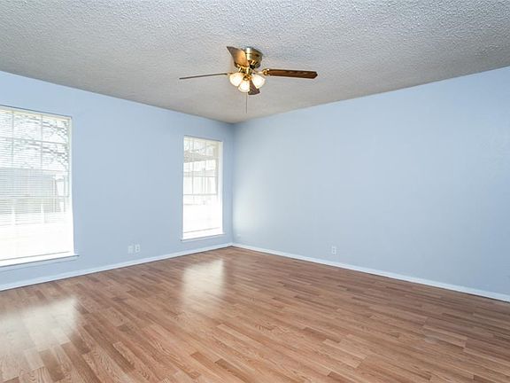 3rd image of 610 Woodhaven Pl