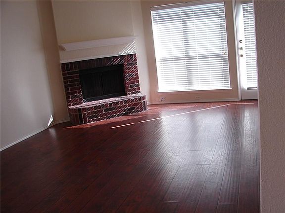 3rd image of 4801 Grovewood Dr