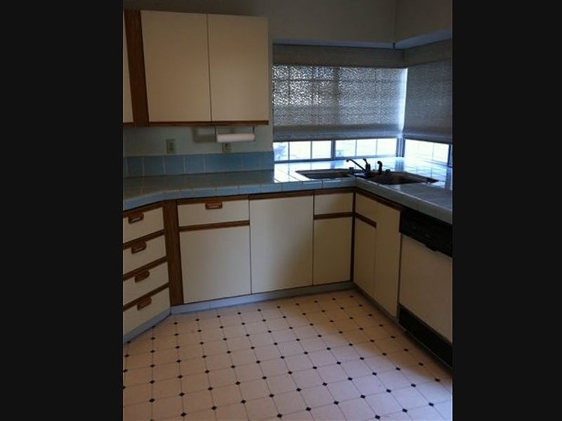 2nd image of 3524 Baywood Cir