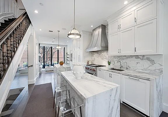 4th image of 109 W 132nd St