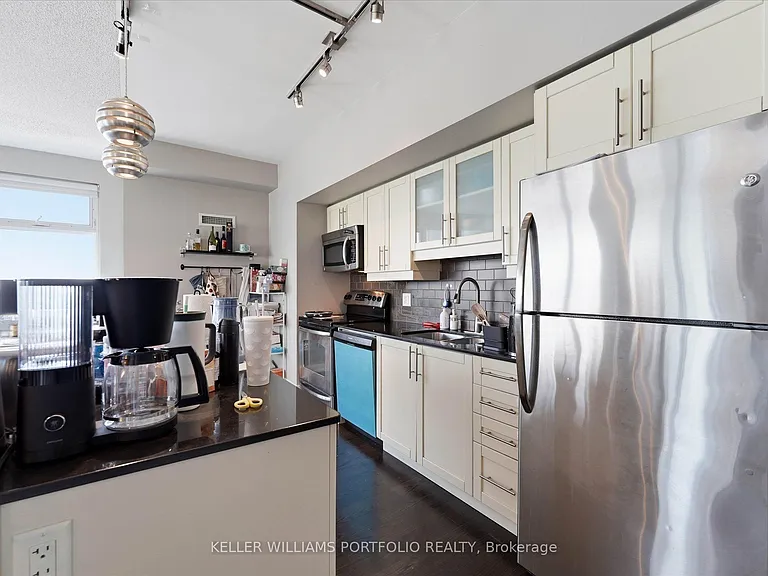 2191 Yonge St #4111 — Photo 14