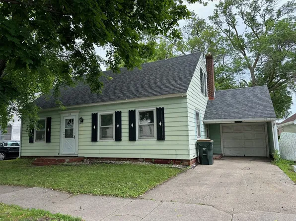 719 9th St E, Glencoe, MN 55336