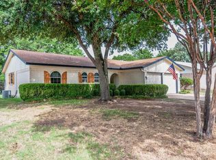 6621 Nola Dr, Watauga, TX 76148