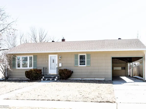 1649 1st St N, Fargo, ND 58102