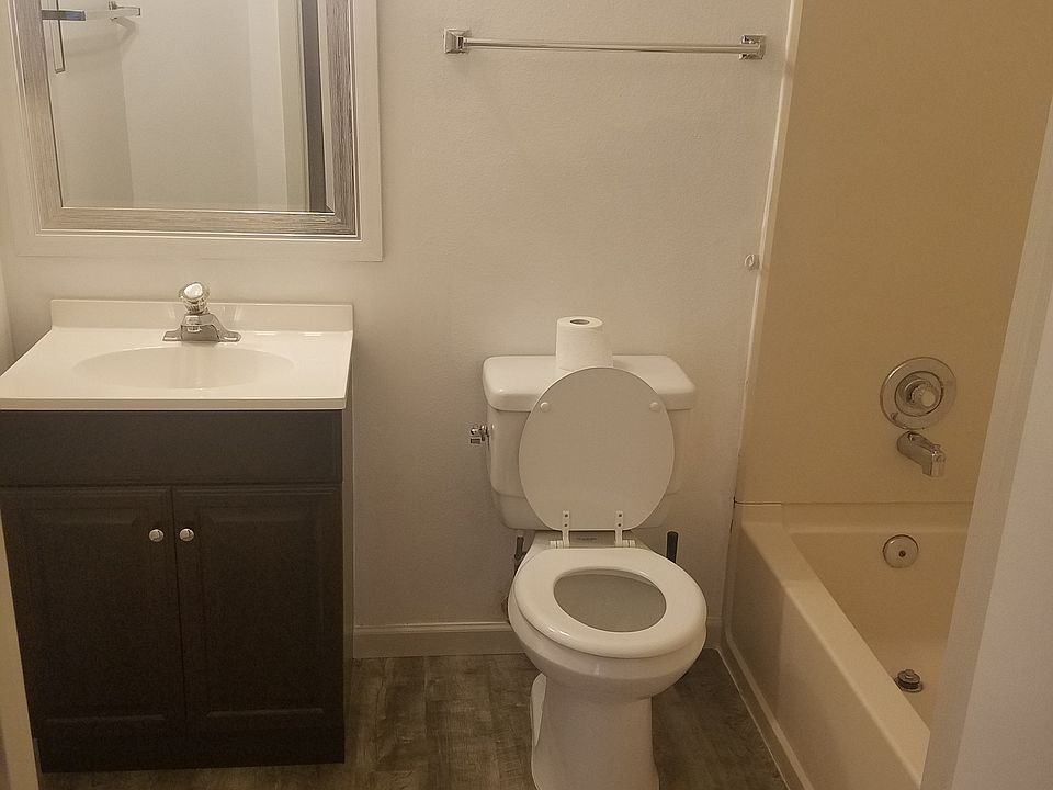 1st image of 128 Reserve 212 Cir