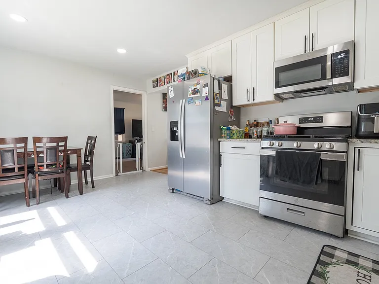 1217 Lakeview Dr — Photo 5