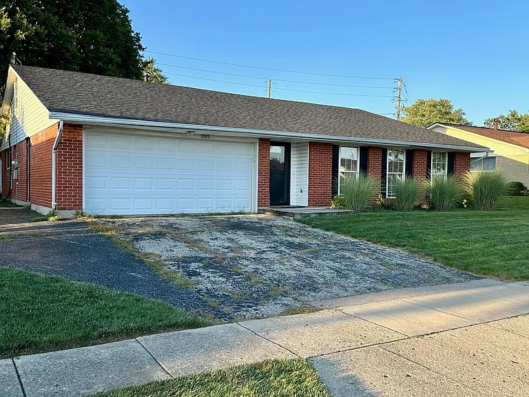 5593 Camerford Dr — Photo 2