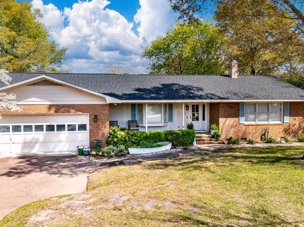 215 Harbor Drive, Morehead City, NC 28557