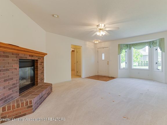 3rd image of 1230 Harrington Ln