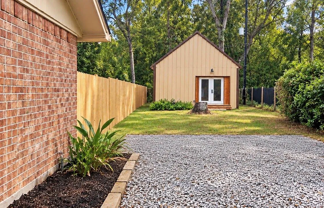 2 bed, 1.0 bath, $1,600 — Photo 1