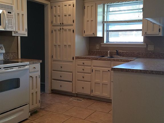 2nd image of 216 N Elder Ave