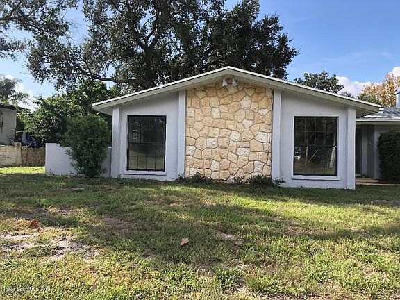 2nd image of 2321 Country Club Dr