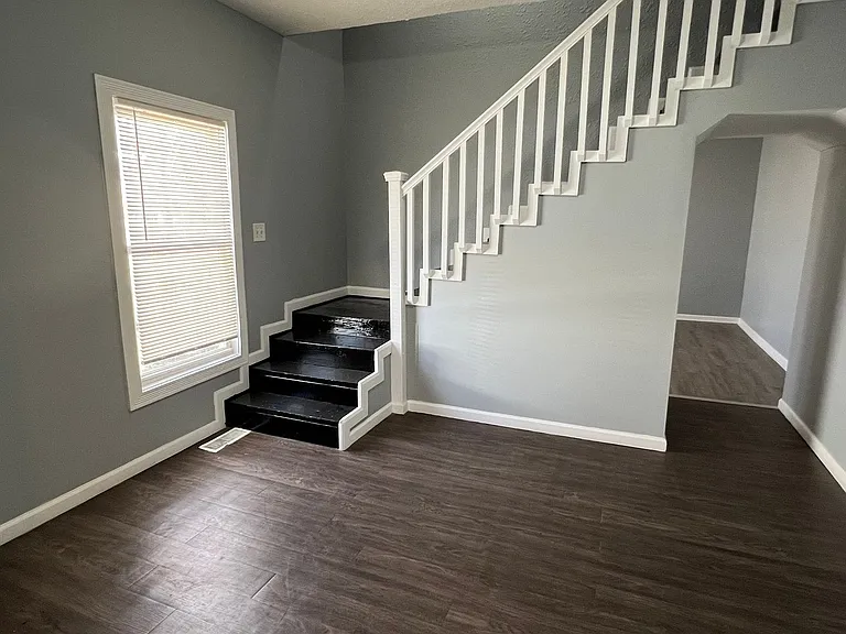 1529 Hiatt St — Photo 5