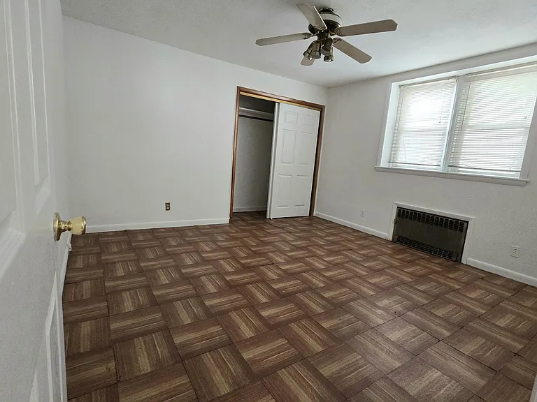 305 Green Ave — Photo 4