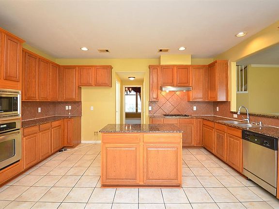 3rd image of 7411 Sunset Bend Lane