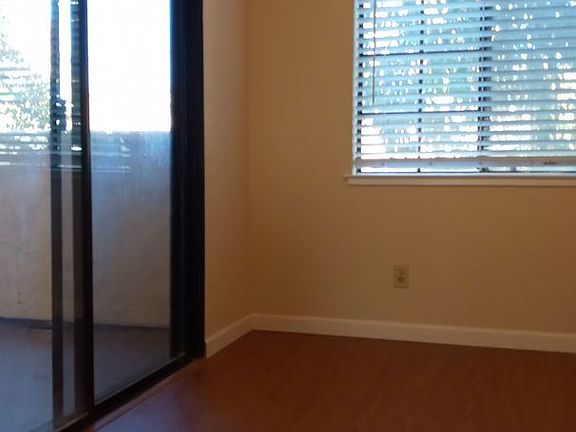 5th image of 392 S 11th St