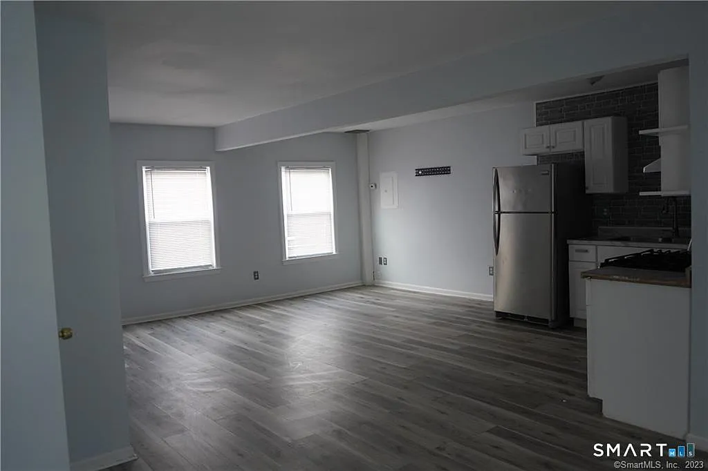 2 bed, 1.0 bath, 900 sqft, $1,695 — Photo 2