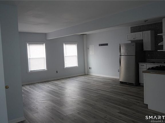 2nd image of 541 Whalley Ave
