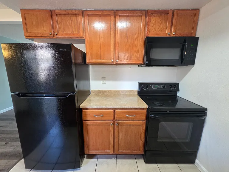 Gareth Ln - Triplex — Photo 10