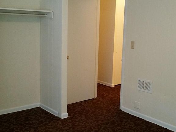 5th image of 4944 Central Dr APT A