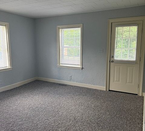 4th image of 613 Old Williams Rd