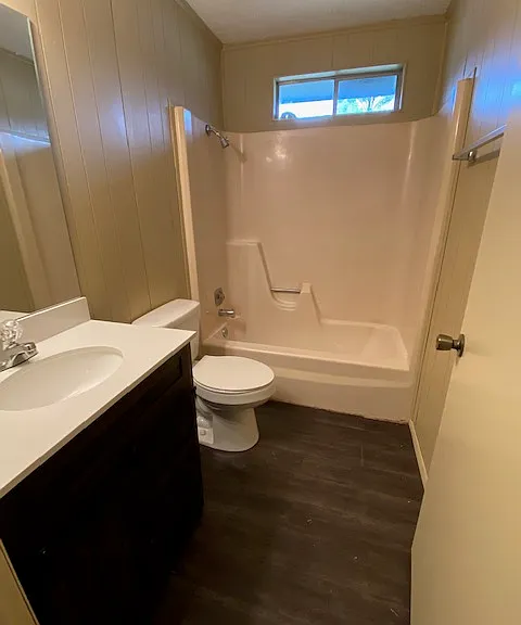 653 N Genevieve Ave — Photo 9