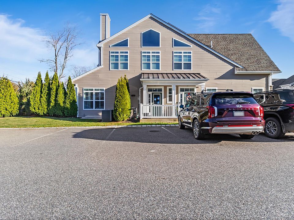 1st image of 13 Silver Spruce Way #13