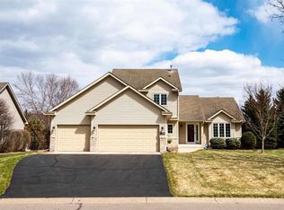 8427 Rhoy St, Victoria, MN 55386