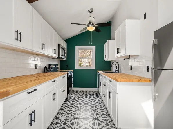 16 Florence St, Plymouth, MA 02360