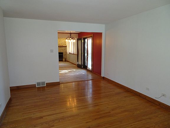 5th image of 8124 W 93rd St