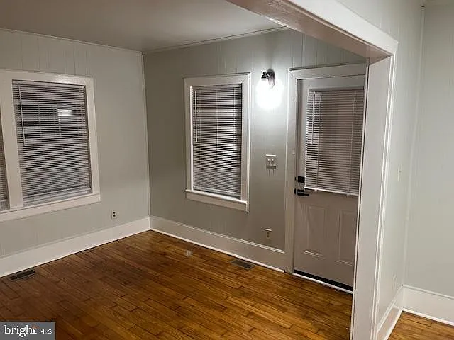4 bed, 1.5 bath, 1260 sqft, $1,500 — Photo 2