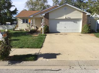 825 Misty Valley Rd, O'Fallon, IL 62269