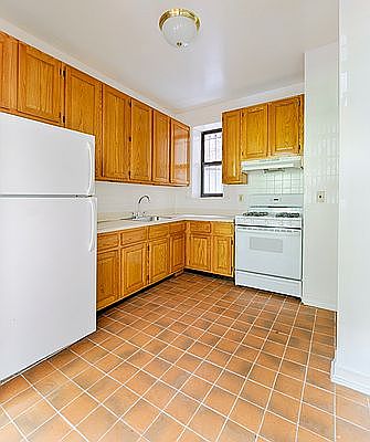3rd image of 20 E 116th St #1A