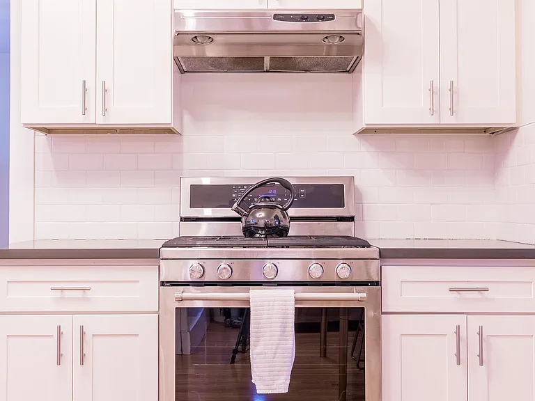 4513 NE 13th Ave — Photo 4