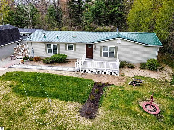 3rd image of 5760 River Valley Dr
