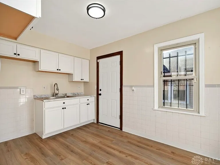 528 Crestmore Ave — Photo 3