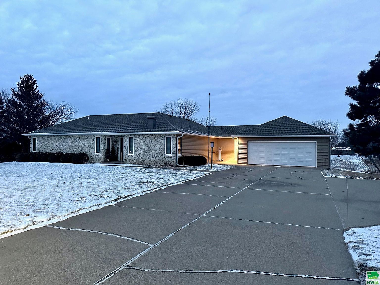 639 Surrey Ln, Sioux City, IA 51106 Zillow