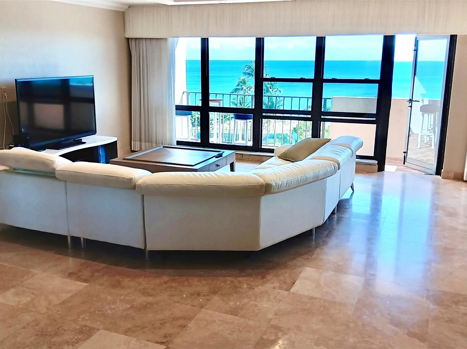 2 bed, 2.0 bath, 1700 sqft, $7,500 — Photo 2