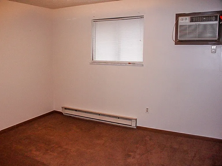 RARE VACANCY: Great 1 BR Apartment in a Great Complex - Most Convenient Location! — Photo 9
