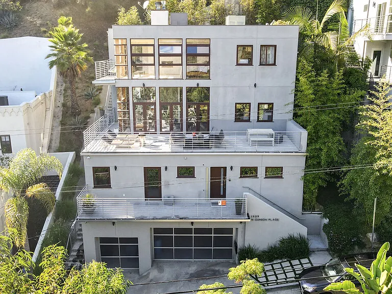1929 N Curson Pl — Photo 44