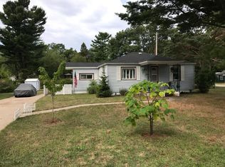 5211 Wickham Dr, Norton Shores, MI 49441