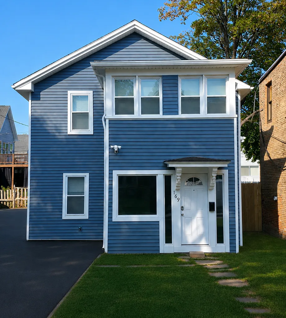 Desirable One-Bedroom Apartment in Prime Location! — Photo 1
