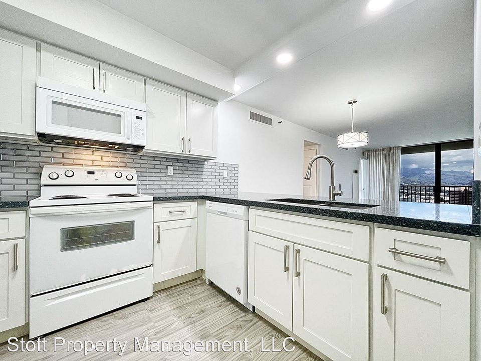 1st image of 990 Ala Nanala St APT 33D